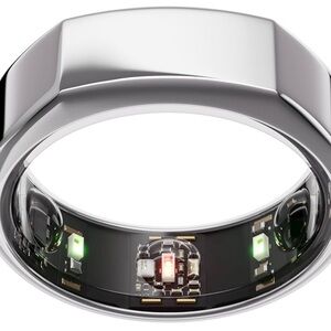 Oura heritage size 10 in silver with charger